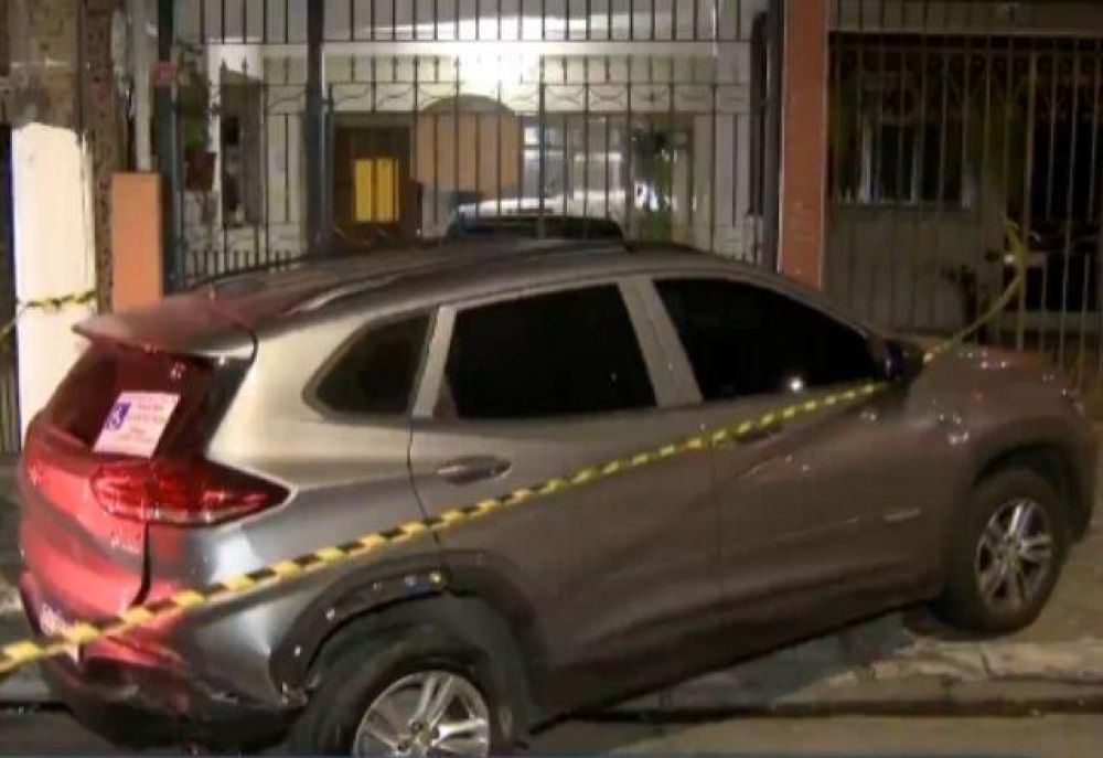 Dono de carro atingido viu motorista de Porsche jogando garrafas de cerveja na ca&ccedil;amba