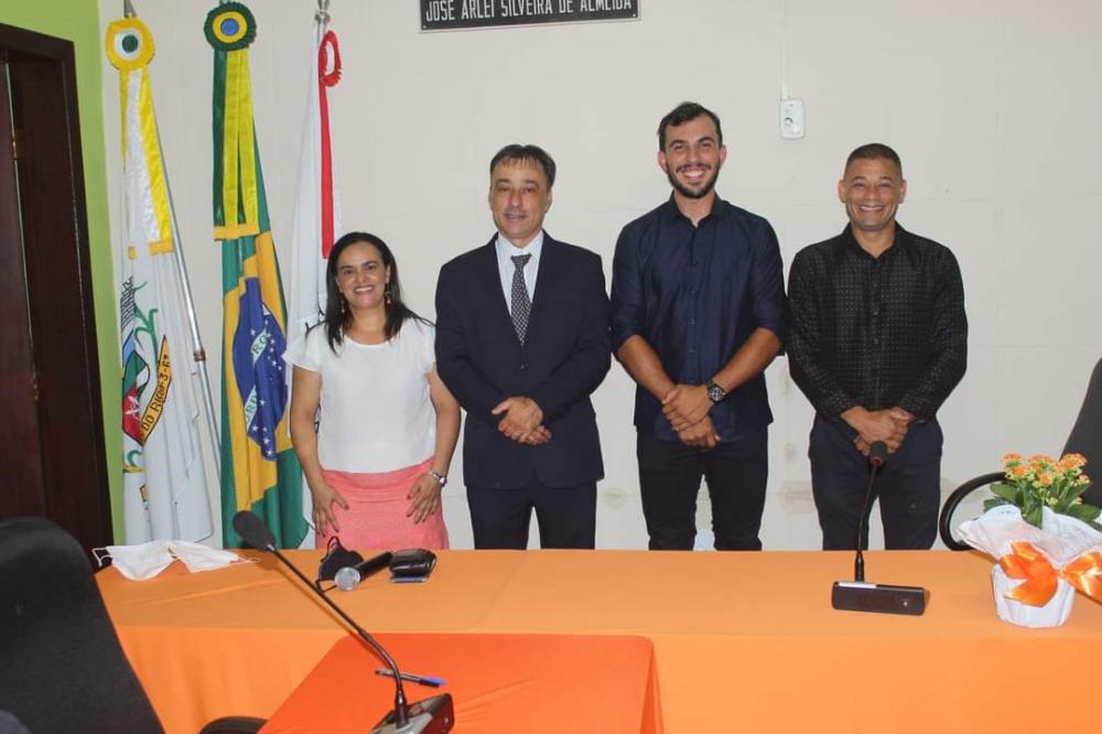Foto: Vereadora Neide Oliveira (PSDB), vereador Rogilson Ferreira (PSDB), presidente municipal do PSDB, Marcos Paulo e vereador José Valnei (PSD).