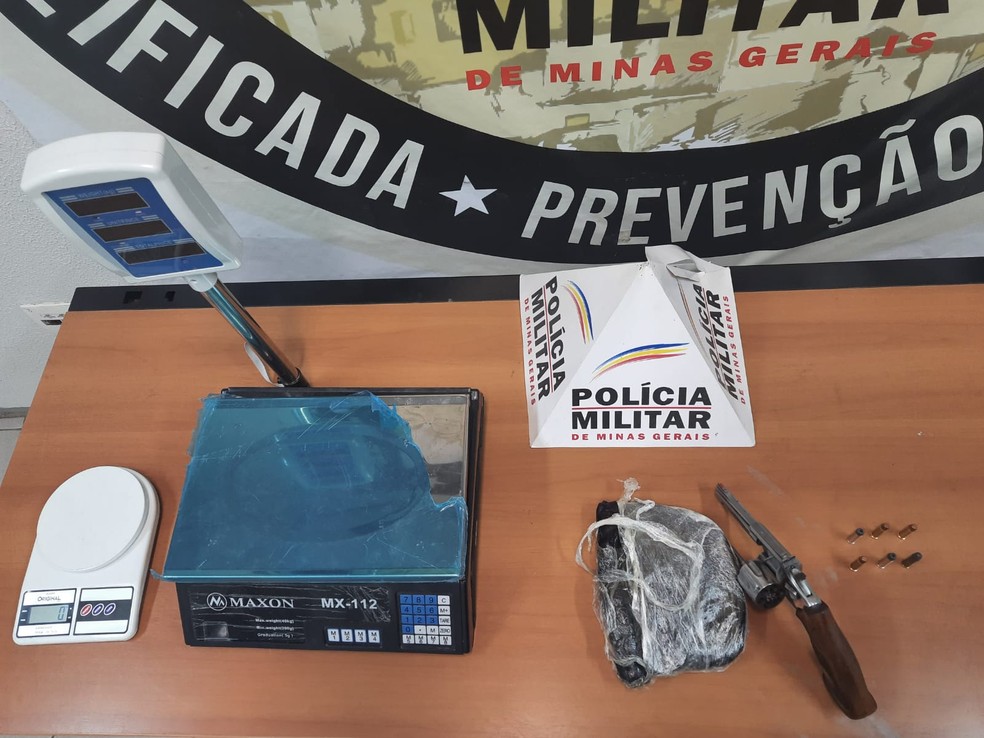 Mulher ameaça atirar na filha e é presa em Santa Luzia