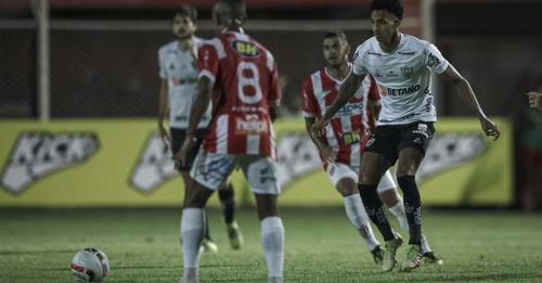 Dylan marcou o gol de empate do Atlético aos 43 minutos do segundo tempo