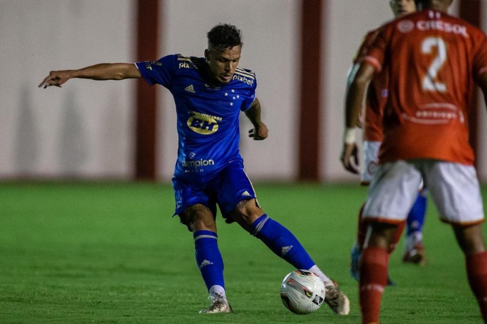 Raposa venceu por 3 a 0 com gols de Daniel Junior, Giovanni e Thiago
