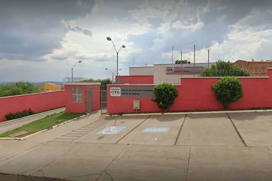 Travesti é achada morta, nua e com uma machadinha entre as pernas, em Minas