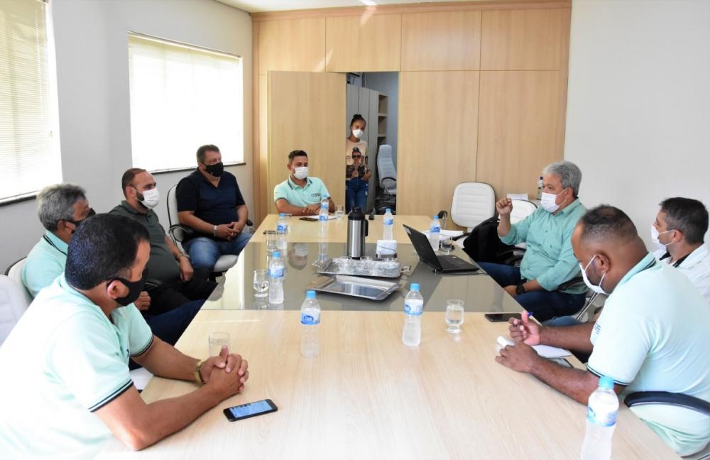 Os vereadores pediram mais oportunidades de primeiro emprego para aqueles que ainda não têm experiência no mercado de trabalho ou em sua área, sugerindo assim programas de trainees e de estágios, com a possibilidade de a pessoa ser efetivada futuramente n