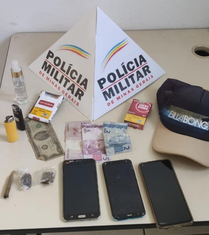 Material foi apreendido com suspeitos em São João Evangelista — Foto: Polícia Militar
