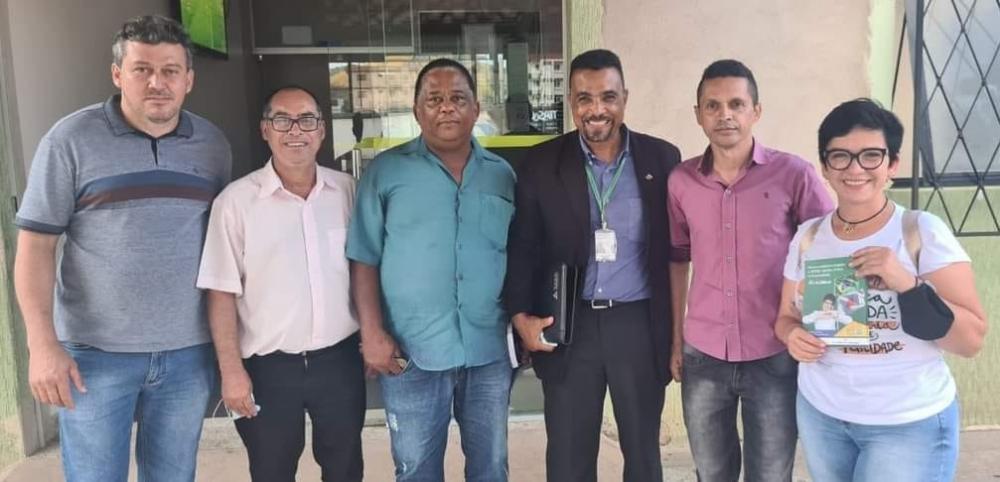 Presidente Jair Lage, provedor do hospital Ari, vereador Vicente, apoiador Denilson Martins, vereador Luciano e a deputada Alê Silva