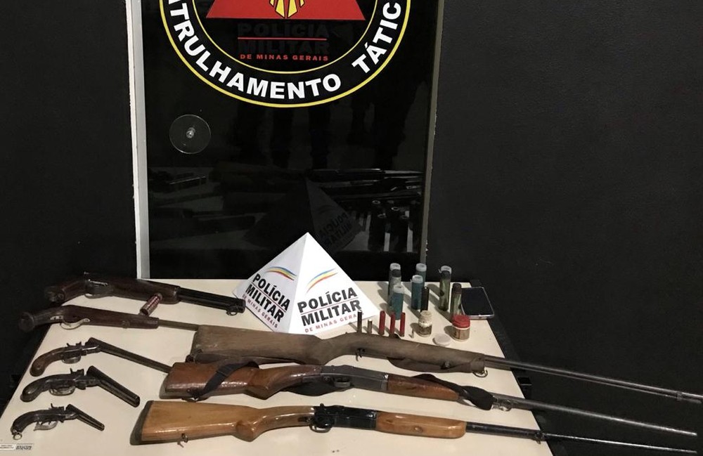 Oito armas de fogo foram apreendidas com suspeitos de caça de animais silvestres — Foto: Polícia Militar/Divulgação