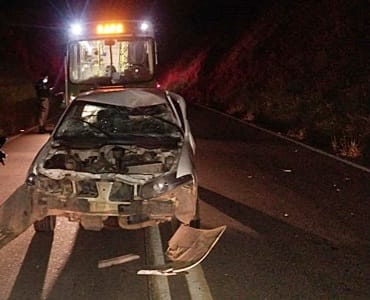  O trânsito no local funcionou no sistema siga e pare, controlado pelos Militares