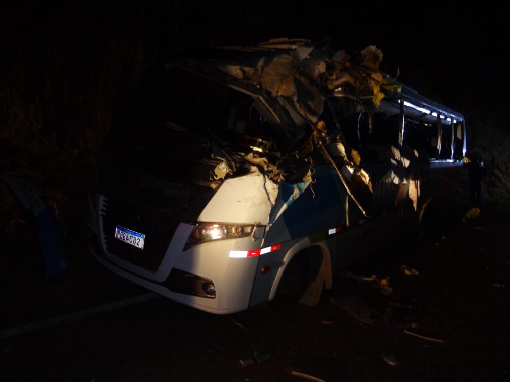  O acidente foi registrado na MGC-120, próximo a Capoeirana. - Foto Fabiano Palauro - Fatos de Minas 