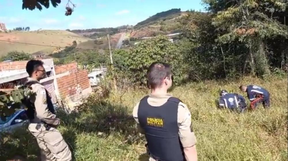 Uma equipe do SAMU compareceu ao local e o médico pôde apenas constatar o óbito.