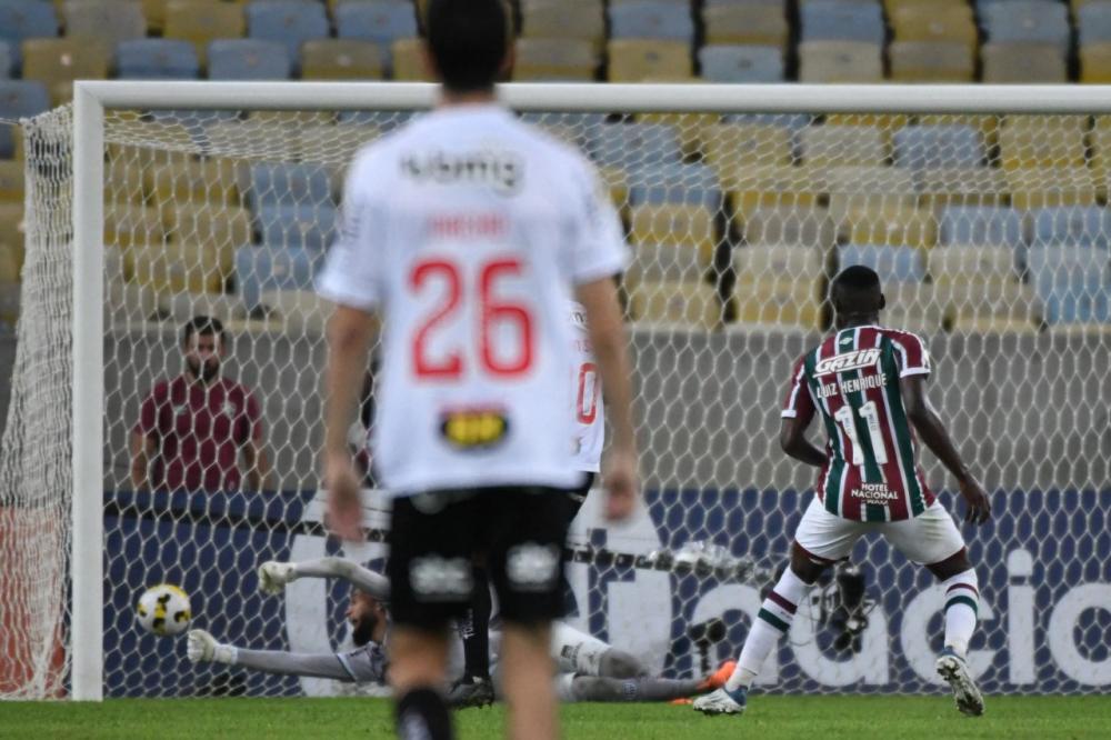 O Galo foi derrotado na noite desta quarta-feira (8), no Maracanã 