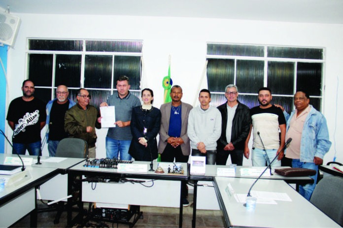 Ofício foi assinado na segunda-feira (13) durante reunião da Câmara de Vereadores e entregue ao provedor do hospital, Ari Virgílio