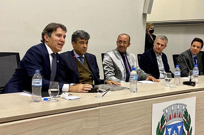 Assinaram o Convênio o procurador-geral de Justiça, Jarbas Soares Júnior e o prefeito de Conceição do Mato Dentro, José Fernando Aparecido de Oliveira.