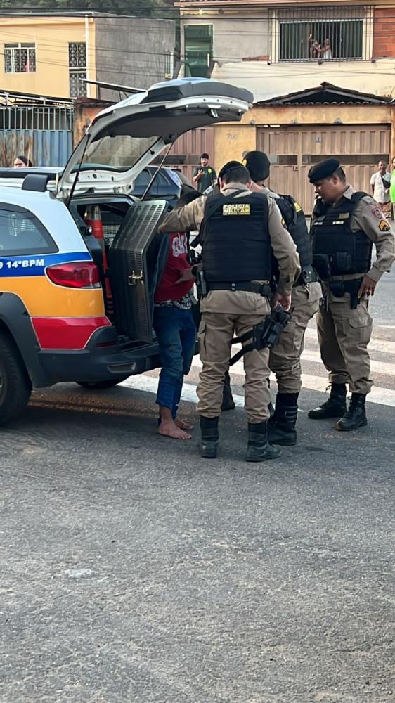 A Polícia Militar foi acionada e prendeu um dos assaltantes