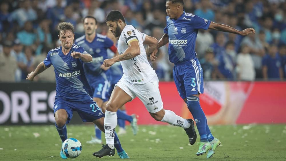 Hulk perdeu pênalti no fim e Atlético empatou com Emelec