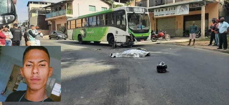 Rágeni Paulo da Silva Oliveira, de 21 anos, morador de Santa Maria de Itabira, subia sentido ao Alto do bairro Água Fresca, quando na curva invadiu a mão contrária colidindo frontalmente contra o ônibus da Cisne