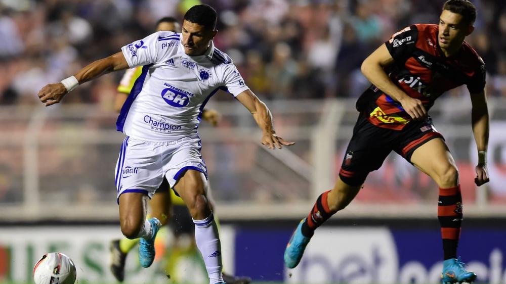 Cruzeiro empatou com o Ituano em jogo polêmico