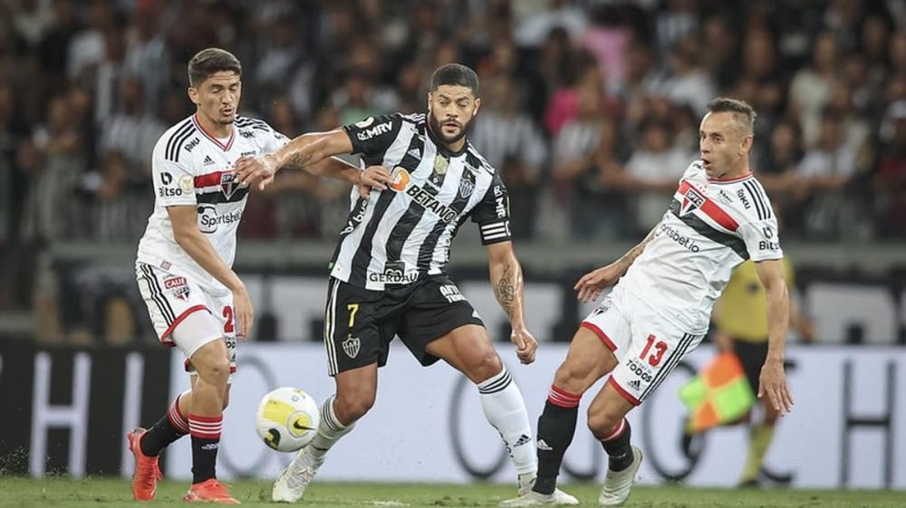 Hulk esbarrou na boa marcação do São Paulo