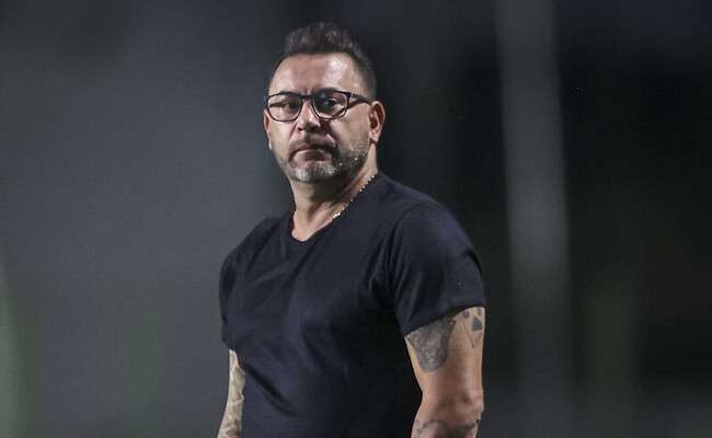 Turco estava pressionado pelas atuações decepcionantes do Galo; torcida cobrava saída