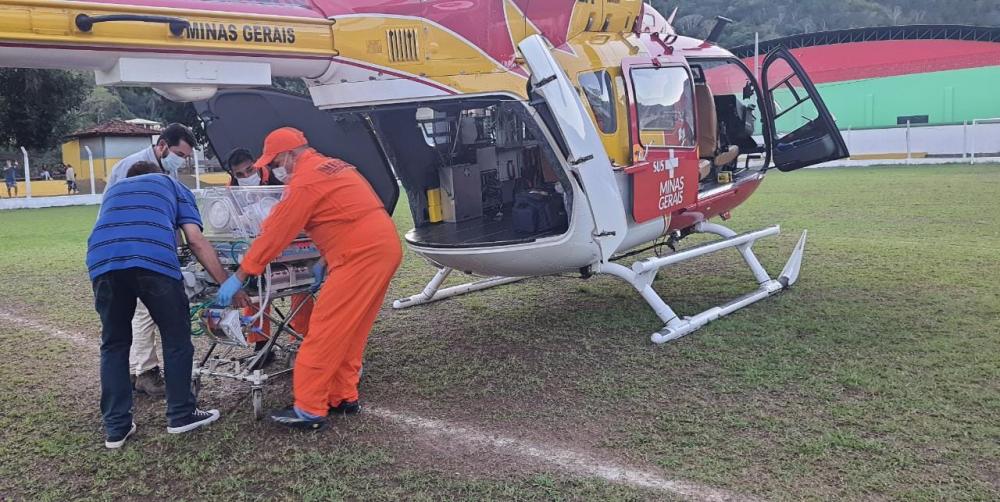 O Corpo de Bombeiros Militar de Minas Gerais foram acionados, para realizar o transporte da Recém-nascida