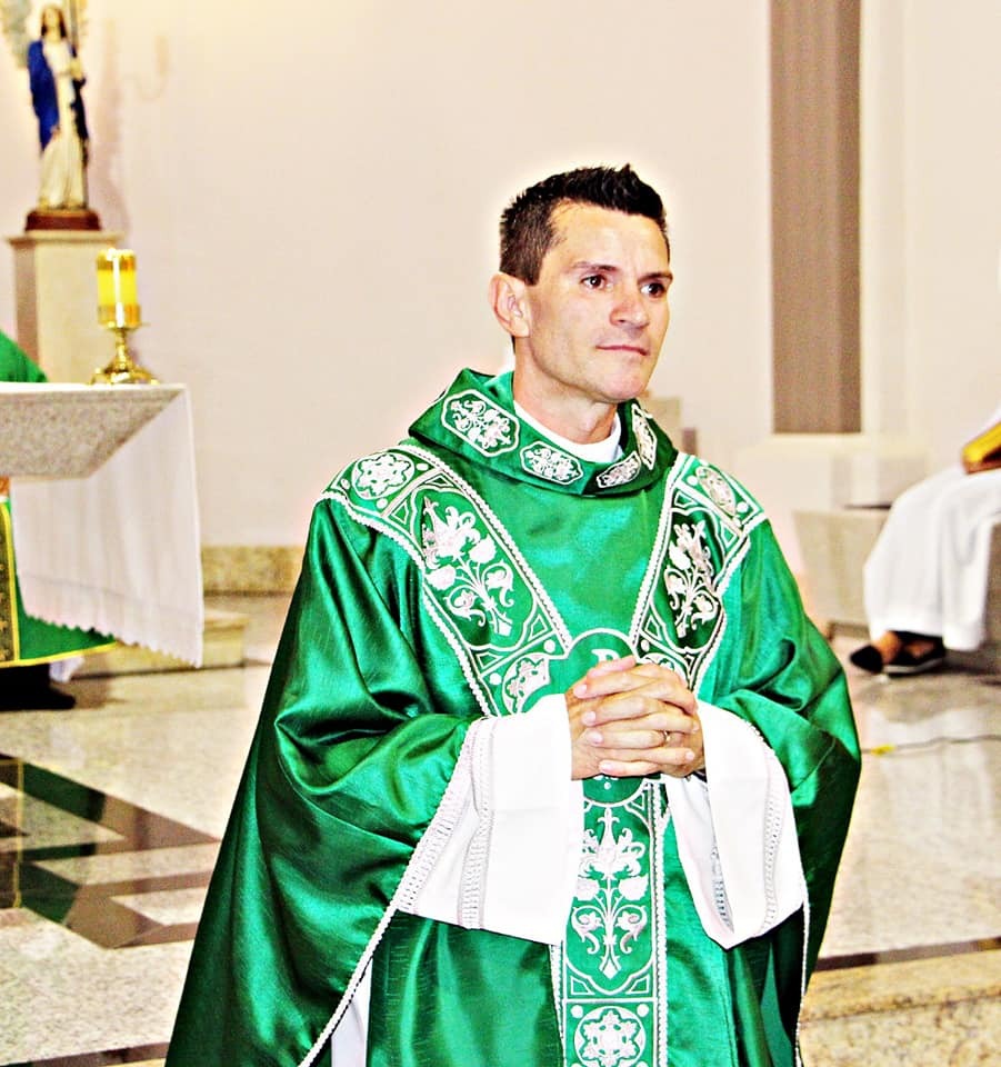  Padre Edmilson Henrique Cândido