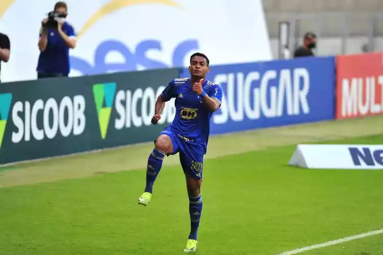 Airton marcou o gol da vitória do Cruzeiro no clássico contra Atlético, no Mineirão