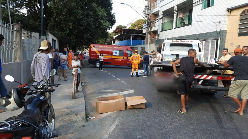 Idosa foi atropelada na Avenida Felipe dos Santos — Foto: Corpo de Bombeiros/Divulgação