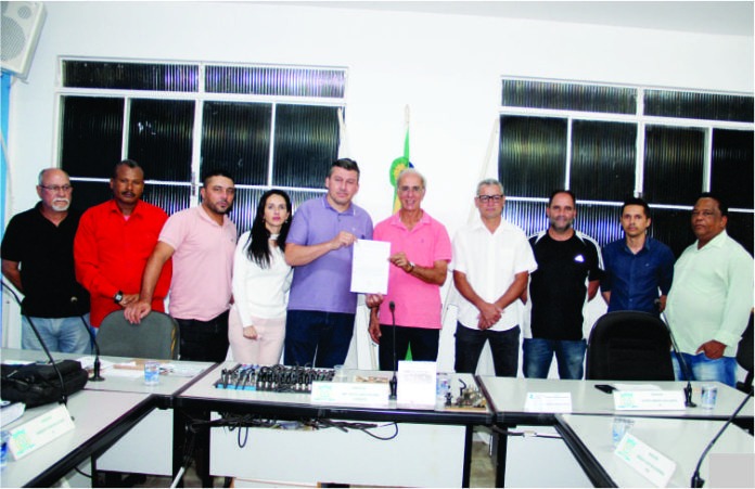 O ofício foi assinado e entregue ao presidente do conselho comunitário, Carlos Alberto Ferreira