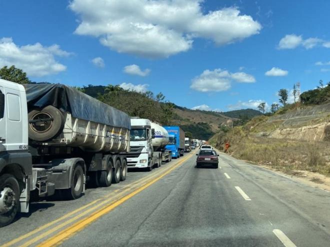Interdição temporária no km 283,5 da BR-381, em Antônio Dias
