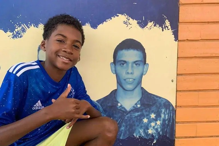 Davi Luiz já fez aquele registro na foto de Ronaldo na Toca da Raposa 1 — Foto: Reprodução / Redes Sociais