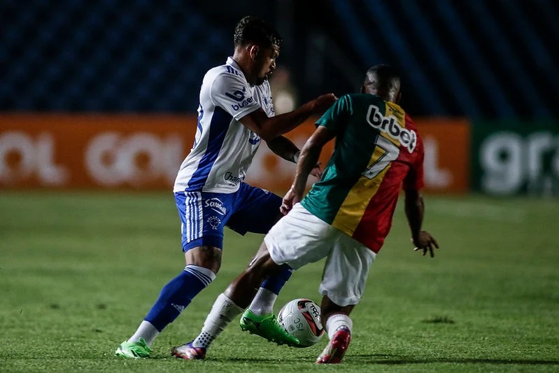 Sampaio Corrêa segura o líder Cruzeiro no Castelão, em São Luís