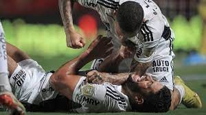 Hulk foi autor do segundo gol do Atlético na vitória fora de casa pelo Brasileirão