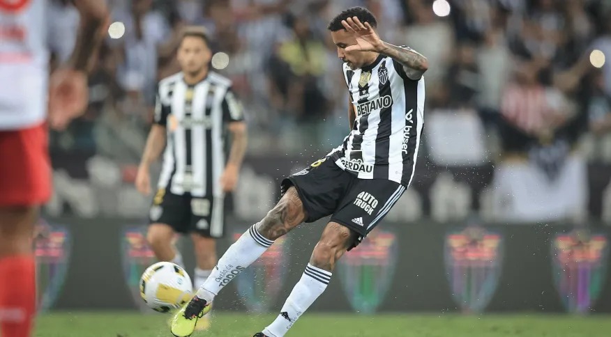 Volante Jair em jogo do Atlético-MG nesta quarta (7) contra o Red Bull Bragantino Pedro Souza/Atlético