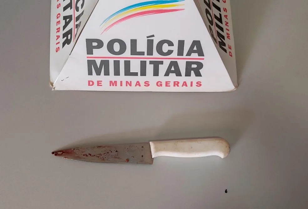 Faca usada no crime foi apreendida pela PM — Foto: Polícia Militar/Divulgação