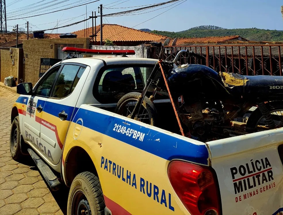Motocicleta apreendida pela PM — Foto: Polícia Militar/Divulgação