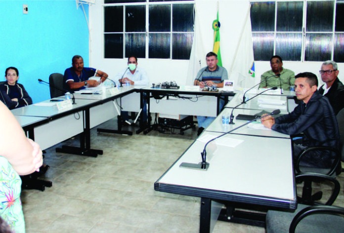 Vereadores durante reunião da Câmara Municipal de Santa Maria de Itabira