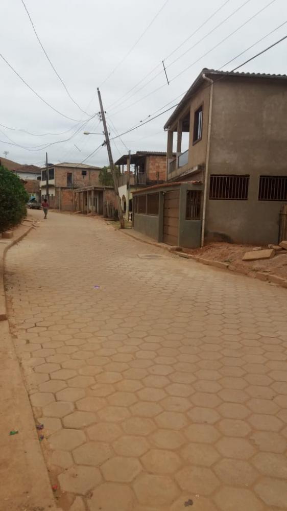 Poste com risco de cair na comunidade do Barro Preto 