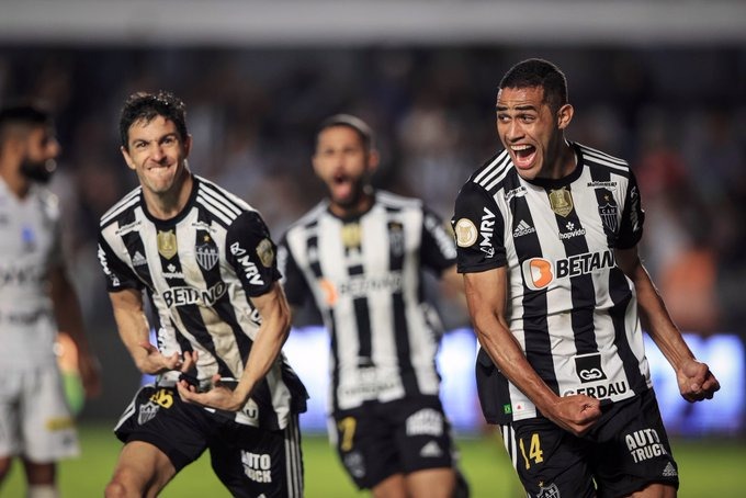 Jogadores do Atlético-MG comemoram gol de Nacho na partida contra o Santos