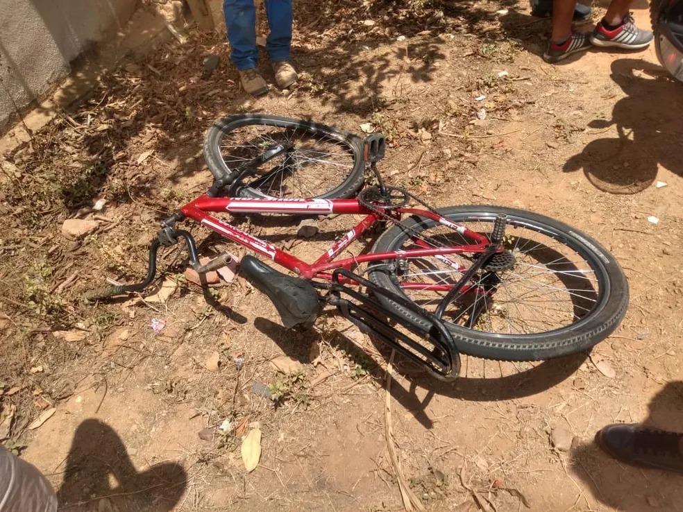 Acidente de bicicleta em Teófilo Otoni — Foto: Redes sociais
