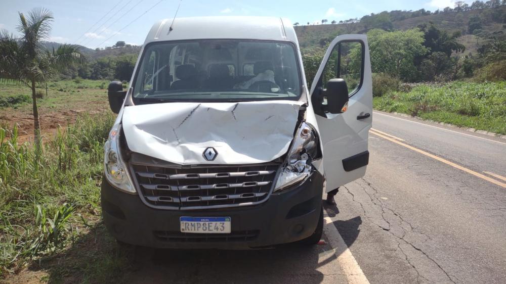 O veículo que pertence a Prefeitura de São Sebastião do Rio Preto