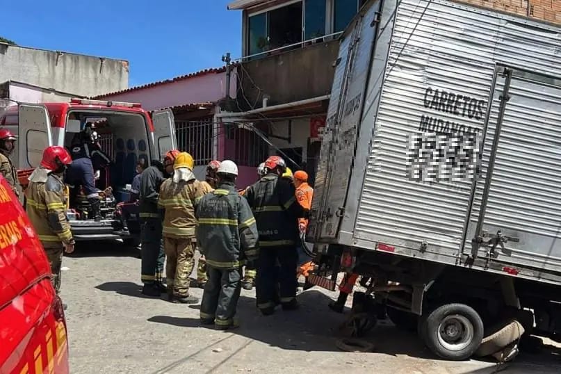 URGENTE: Caminhão perde controle, atropela e mata criança em Santa Luzia