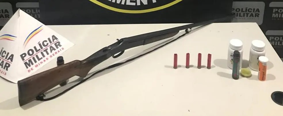 Arma apreendida pela PM em Guanhães — Foto: Polícia Militar/Divulgação