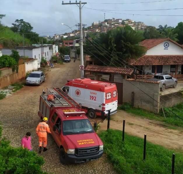 O Corpo de Bombeiros foi acionado junto com o SAMU, que constatou a morte do jovem.