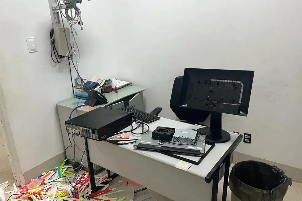 Demora no atendimento faz pai surtar e quebrar equipamentos de hospital — Foto: HUCF/Divulgação