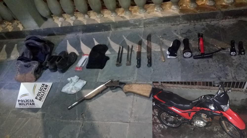 Motocicleta e materiais roubados na zona rural de Santa Maria e Santana do Paraíso são recuperados na zona rural de Ferros-MG