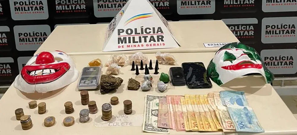Objetos apreendidos pela Polícia Militar em Guanhães — Foto: Polícia Militar/Divulgação