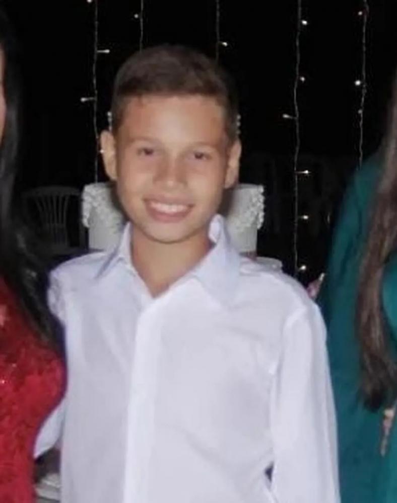 Luan Gonçalves Rodrigues, de 12 anos, desapareceu após queda de encosta em Antônio Dias, na Região do Vale do Aço — Foto: Redes sociais