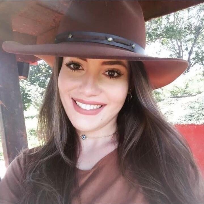 Júlia foi encontrada morta com perfurações no corpo e calça amarrada no pescoço