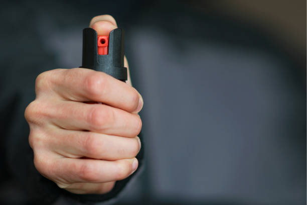 Dois são presos e PM usa spray de pimenta durante dispersão de aglomeração em Santa Bárbara