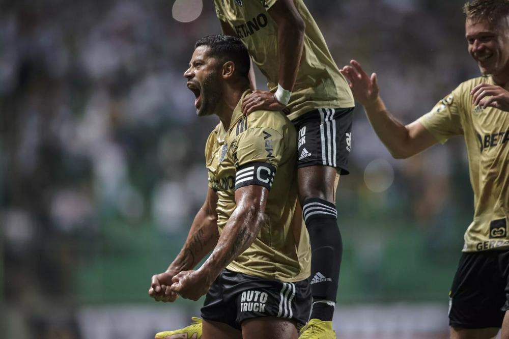 Hulk foi o destaque da partida com dois gols de falta