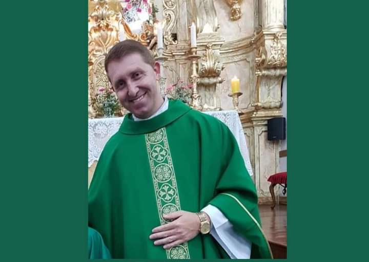 Após sair para caminhar, foi atropelado por uma moto